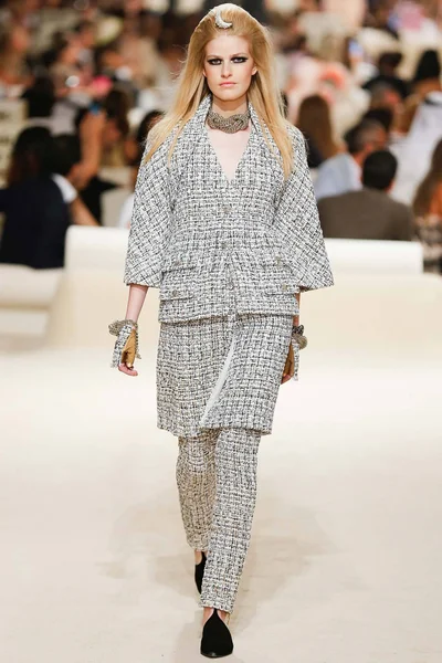 Look 24